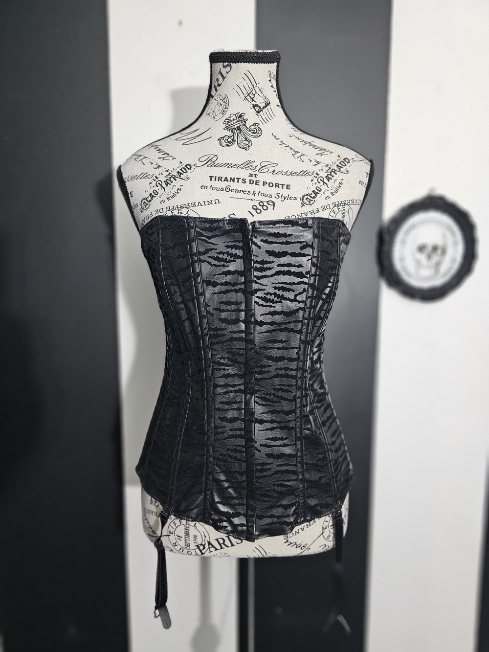 Frederick's of Hollywood Black Strapless Satin Patterned Corset